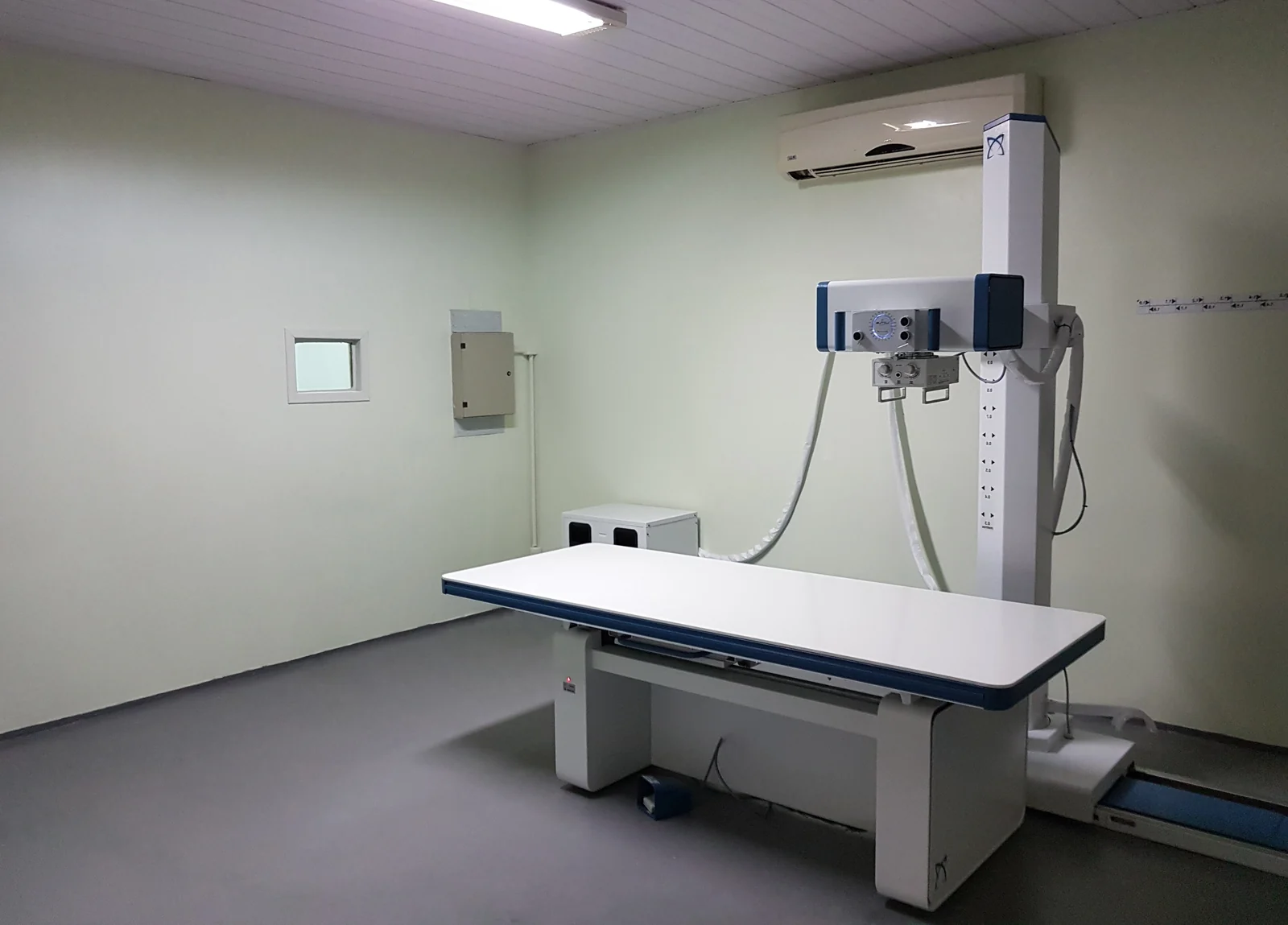 Sala com equipamento de raios X