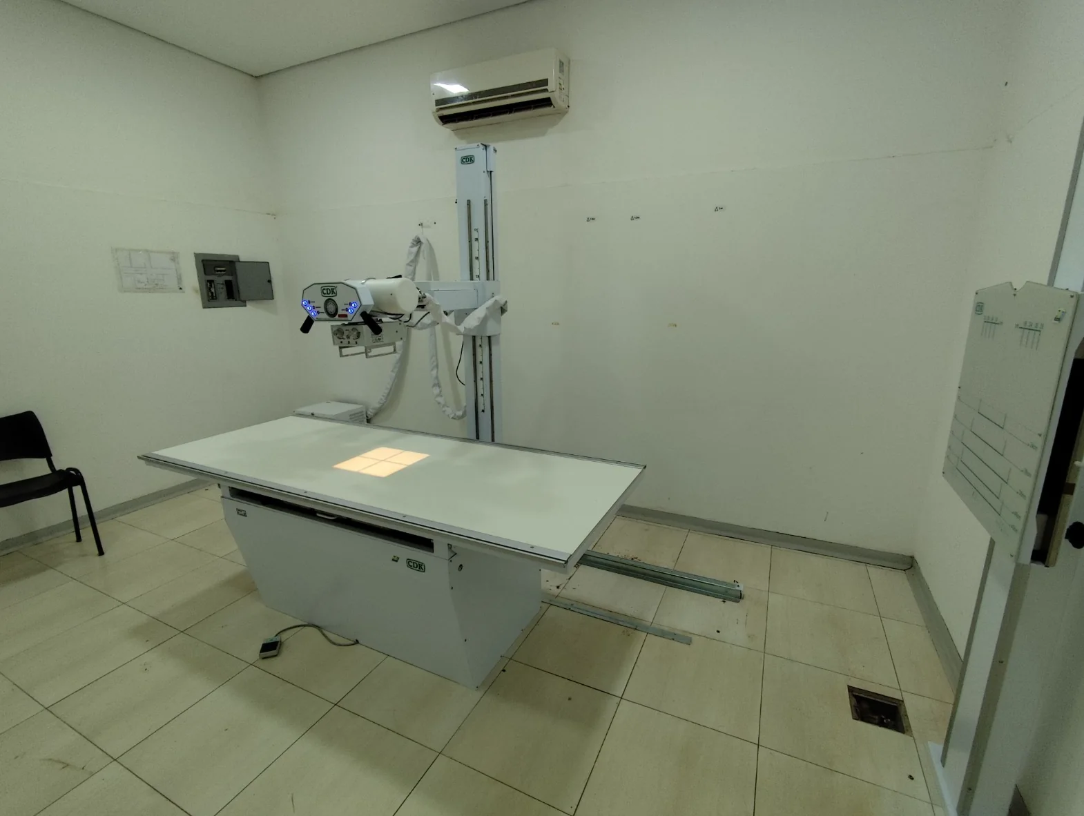 Equipamento de radiologia disponível para atendimento