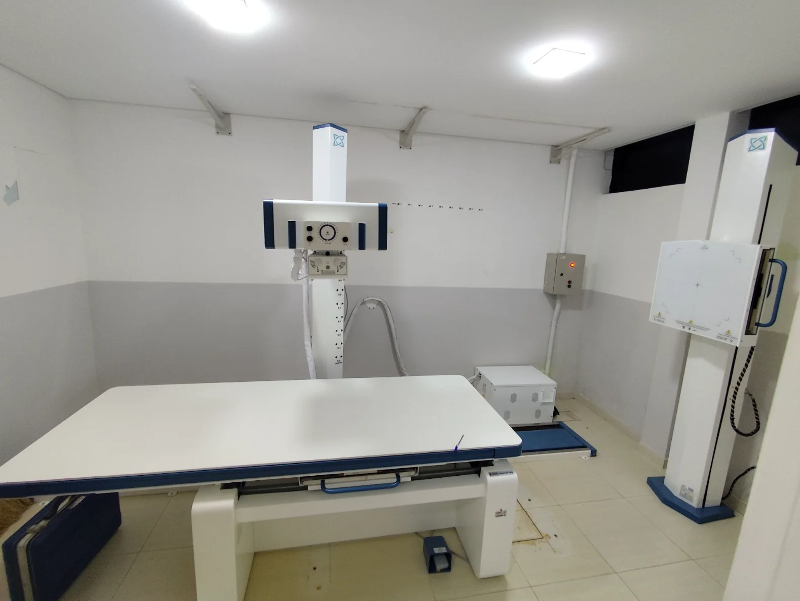 Sala com equipamento radiológico instalado em Tamarana, Paraná